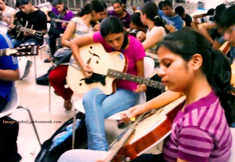 Guitar classes in Kukatpally Hyderabad, Best Music Teacher,Institute Near