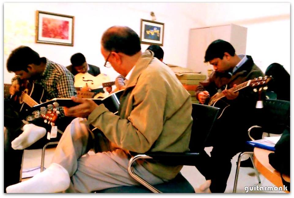 Guitar classes in Viman Nagar Pune, Best Music Institute,Teacher near me